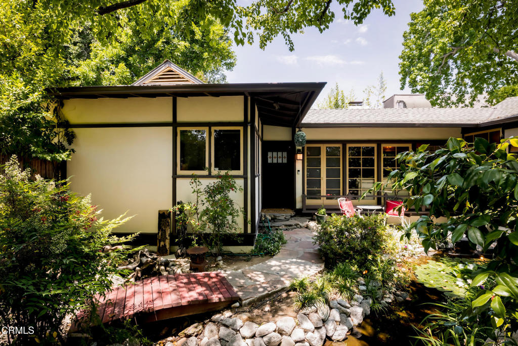 1364 N Harding Avenue