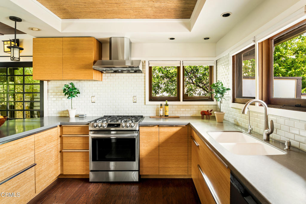 1364 N Harding Avenue