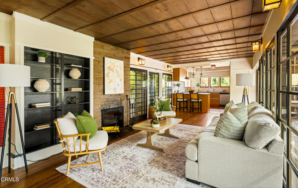 1364 N Harding Avenue