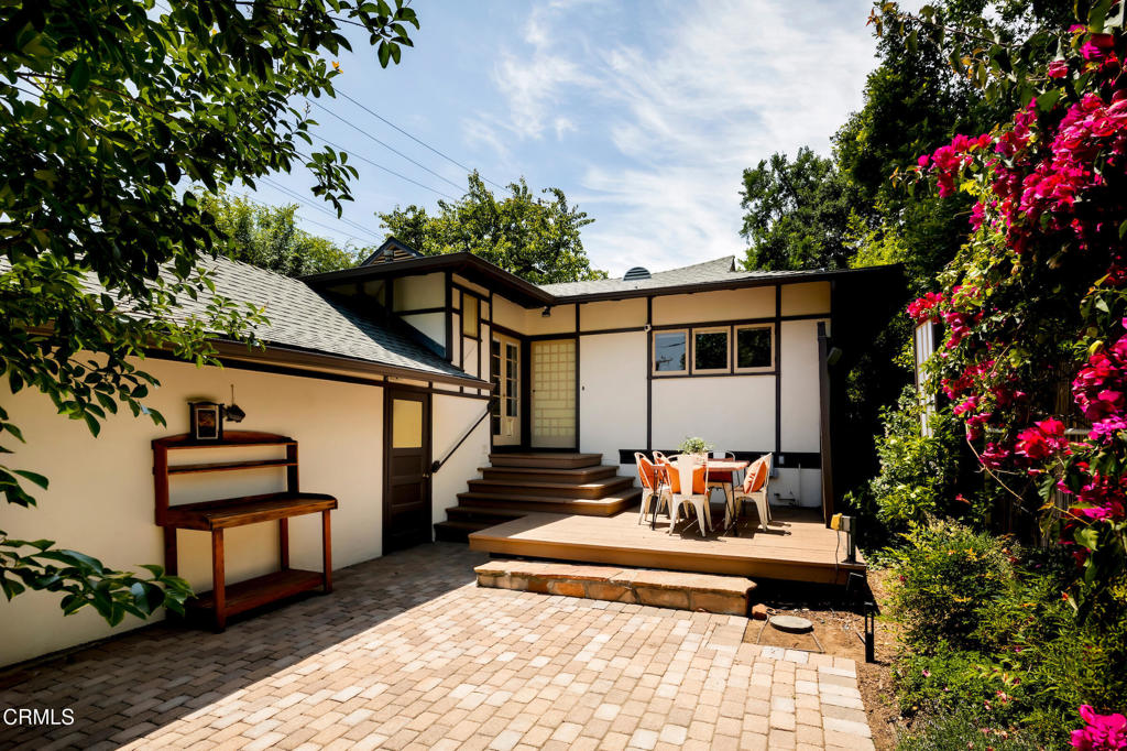 1364 N Harding Avenue