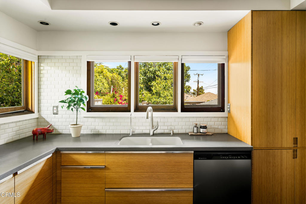 1364 N Harding Avenue