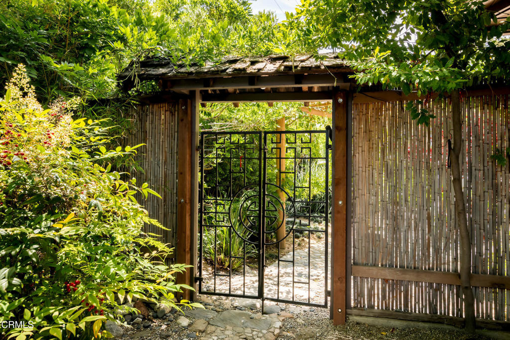 1364 N Harding Avenue