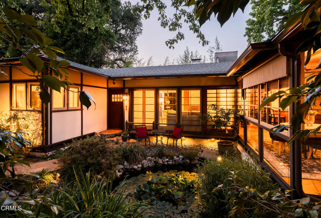 1364 N Harding Avenue