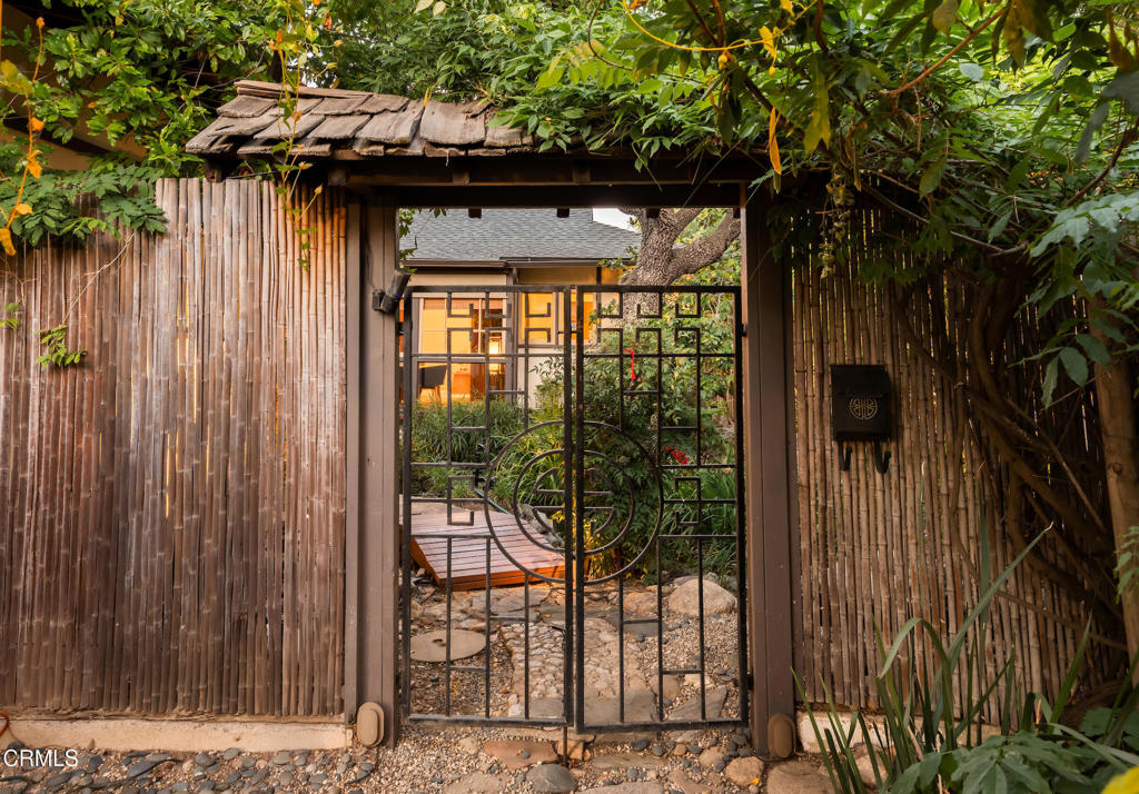 1364 N Harding Avenue