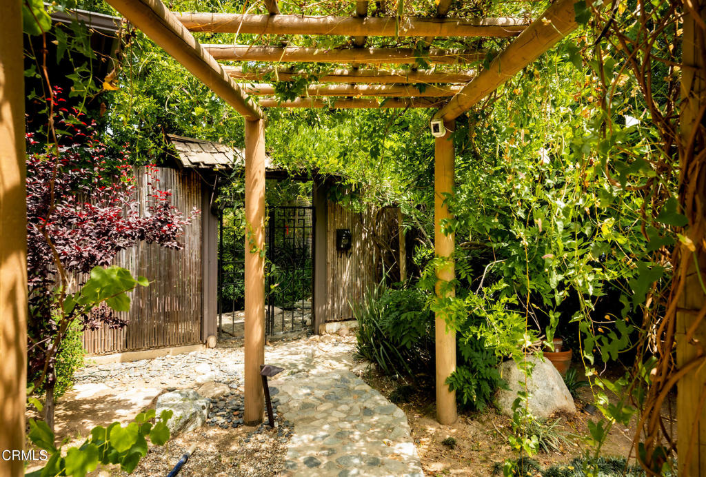 1364 N Harding Avenue