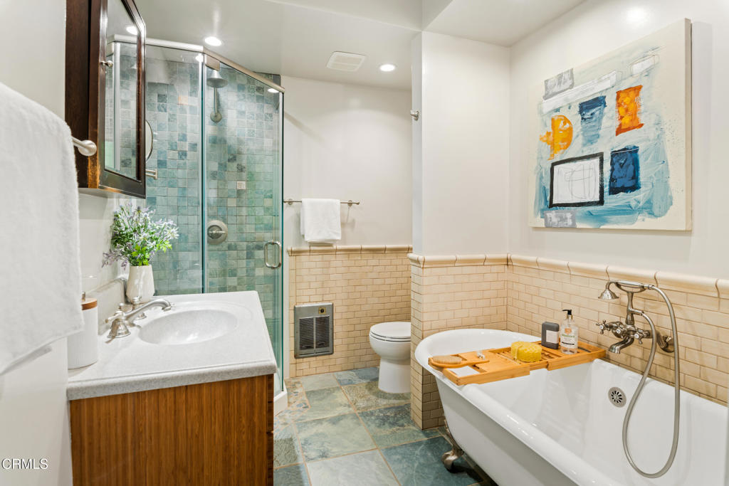 1364 N Harding Avenue