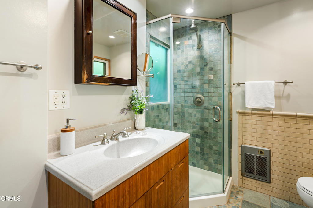 1364 N Harding Avenue