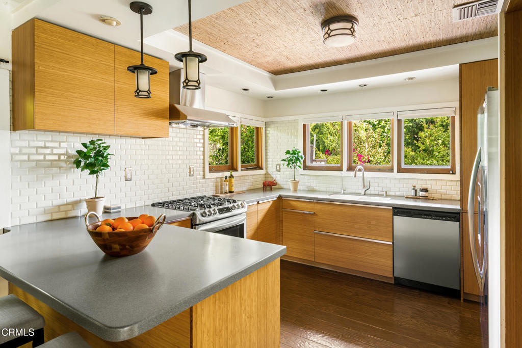 1364 N Harding Avenue