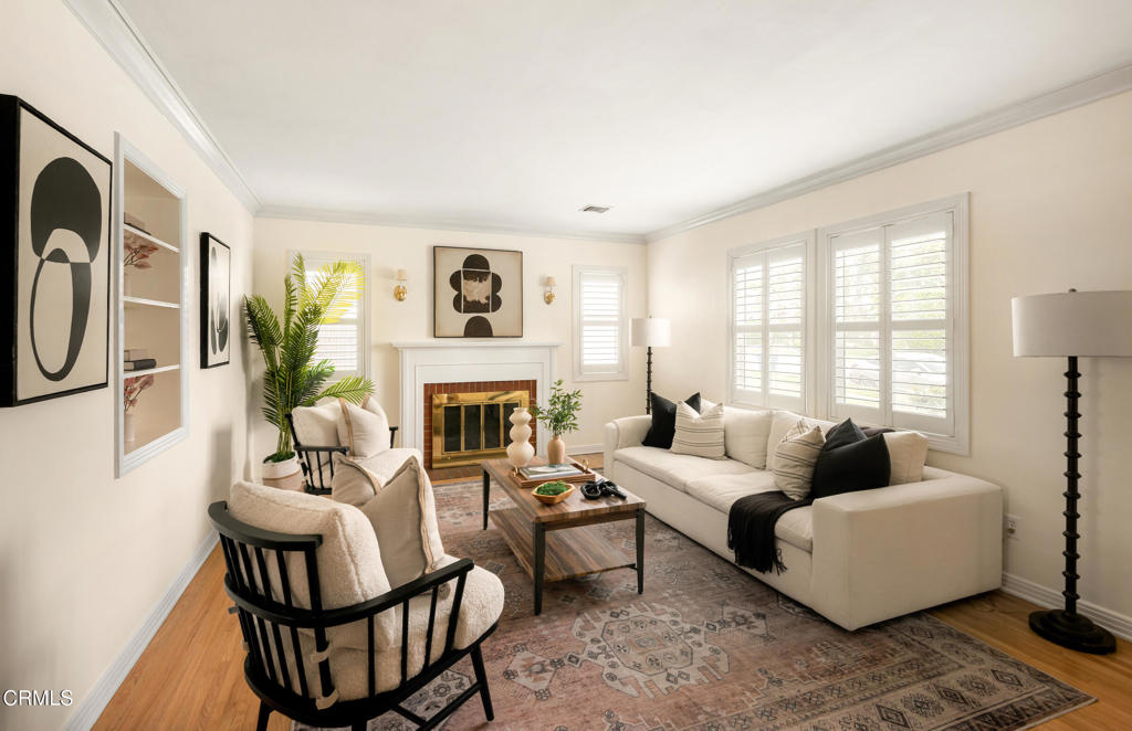 1587 N Harding Avenue