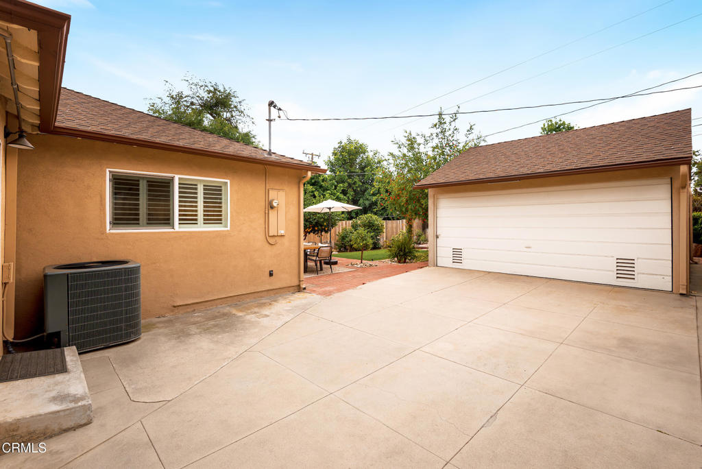 1587 N Harding Avenue