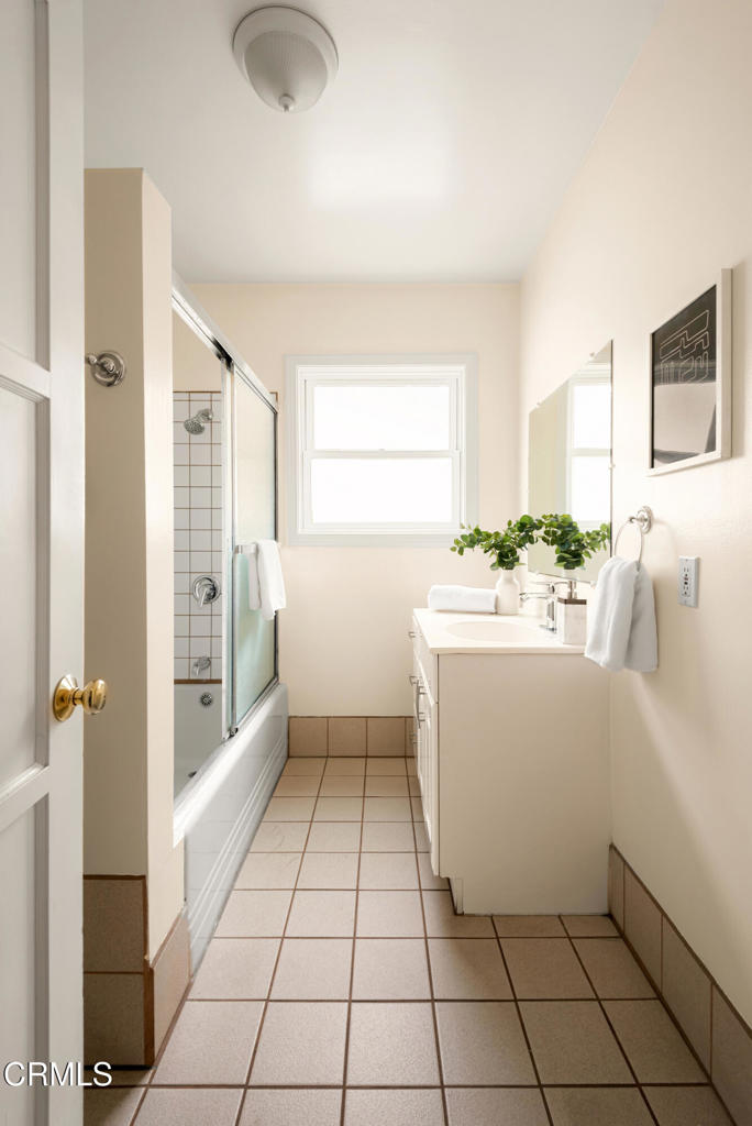 1587 N Harding Avenue