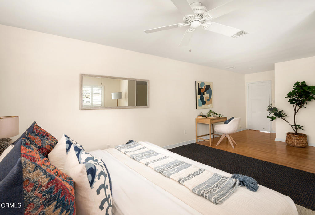 1587 N Harding Avenue