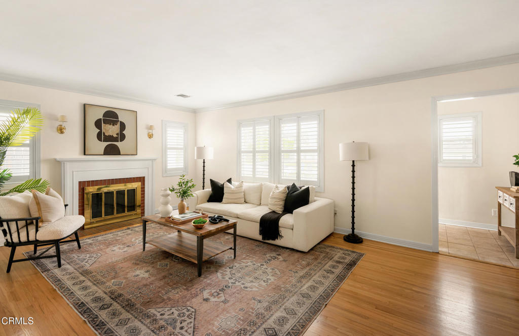 1587 N Harding Avenue