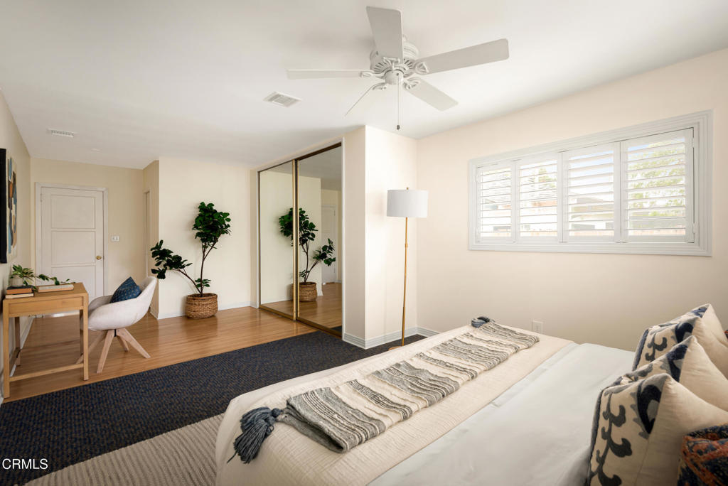 1587 N Harding Avenue