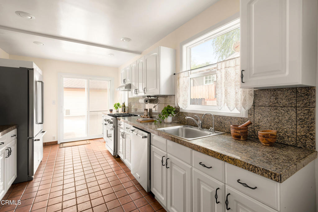 1587 N Harding Avenue