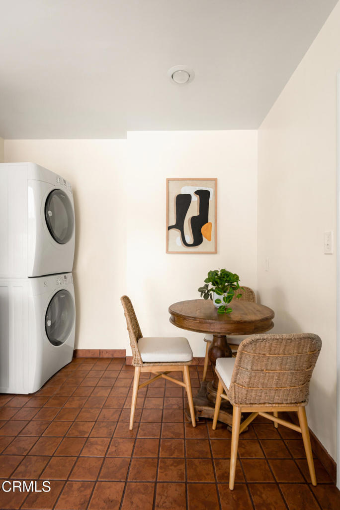 1587 N Harding Avenue