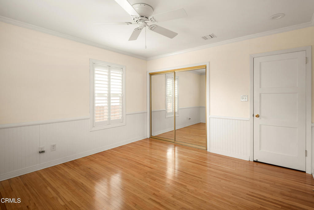 1587 N Harding Avenue