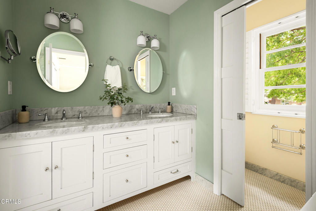 1873 N Harding Avenue