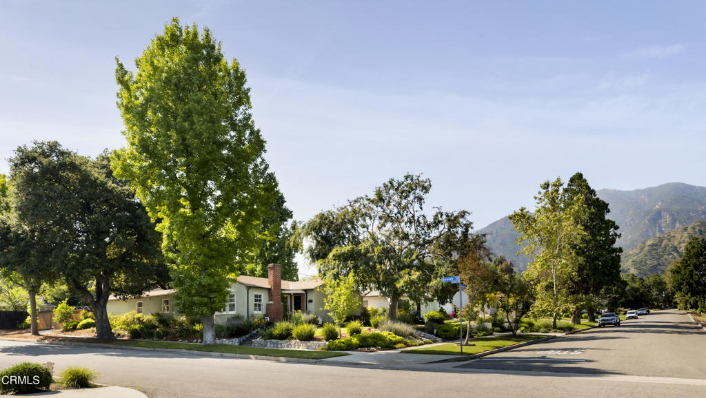 1873 N Harding Avenue