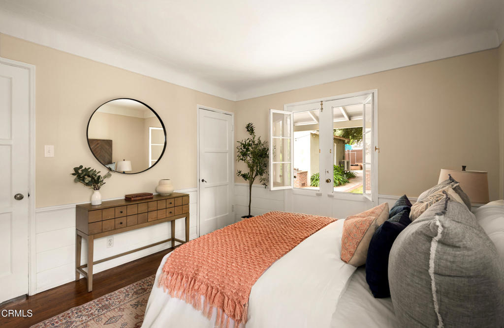 1873 N Harding Avenue