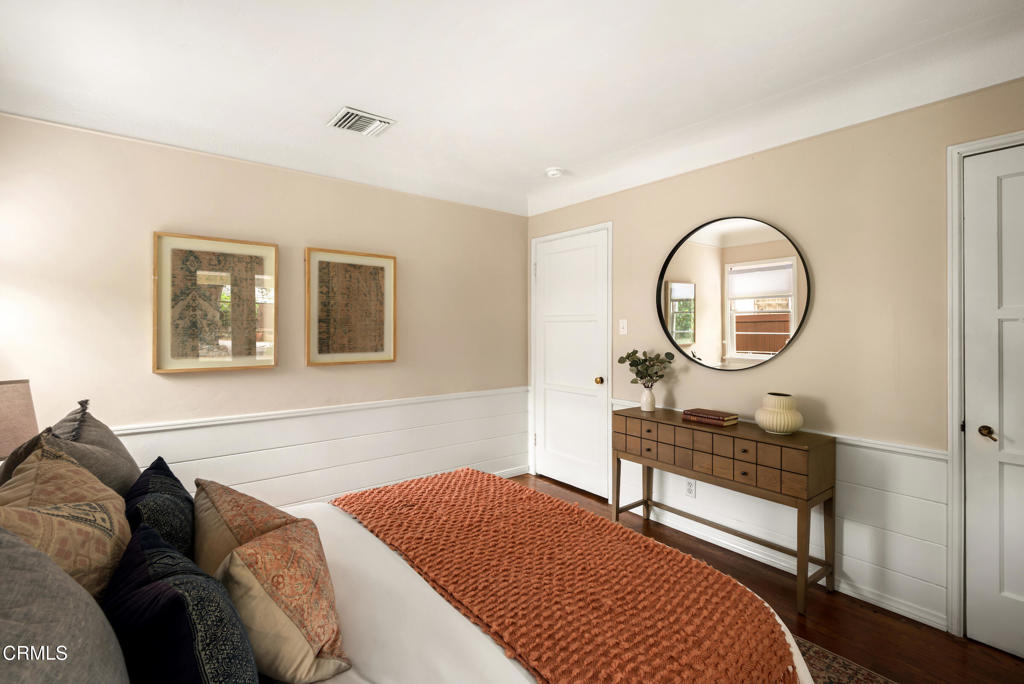 1873 N Harding Avenue