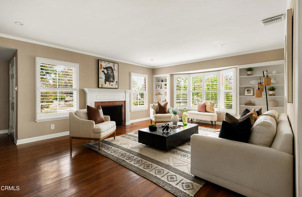 1873 N Harding Avenue