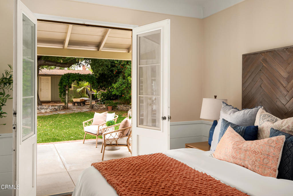 1873 N Harding Avenue