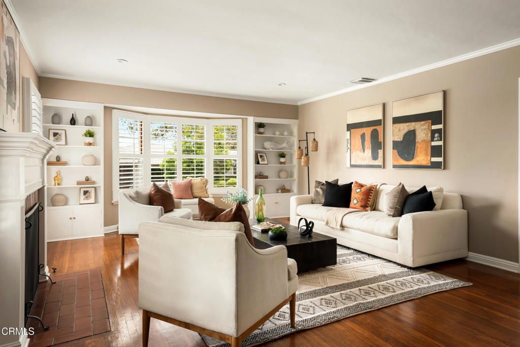 1873 N Harding Avenue