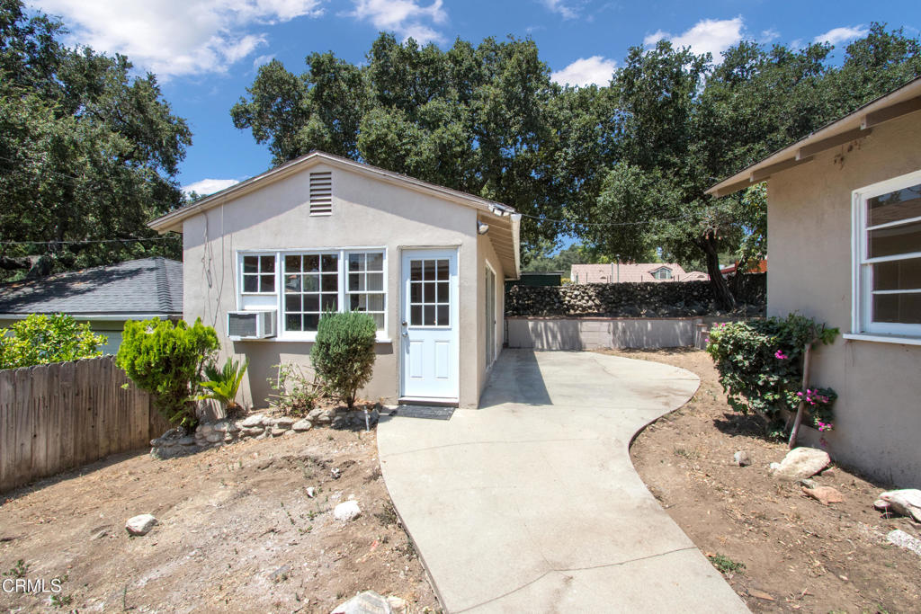 2139 N Grand Oaks Avenue