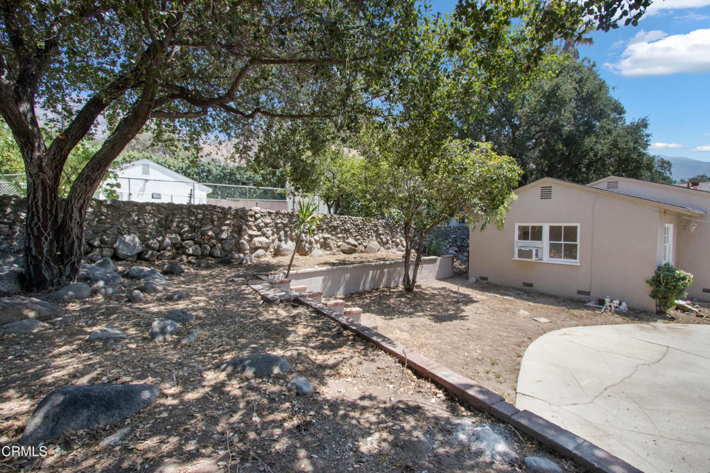 2139 N Grand Oaks Avenue