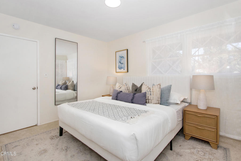 656 N Sunset