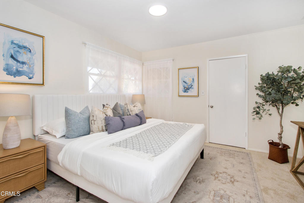 656 N Sunset