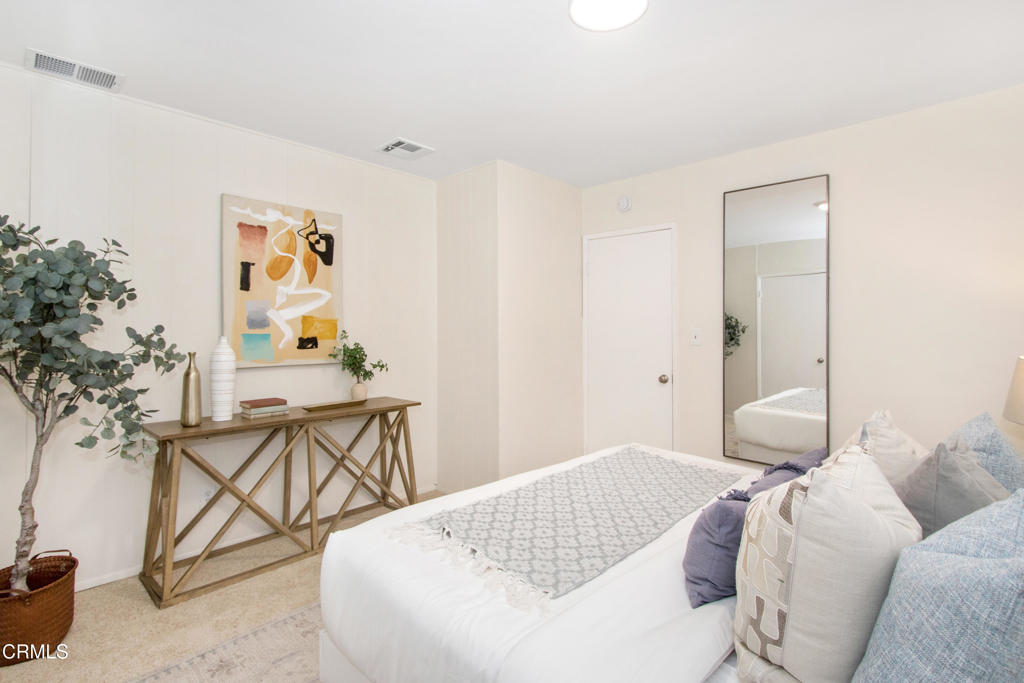 656 N Sunset