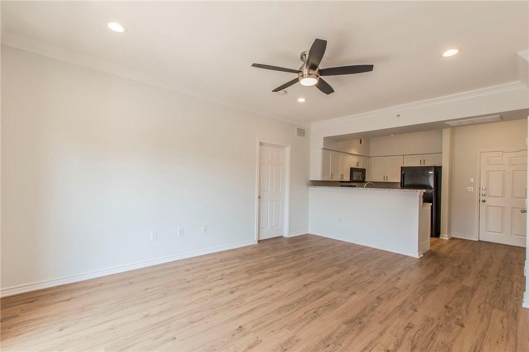 3102 Kings Road 2304