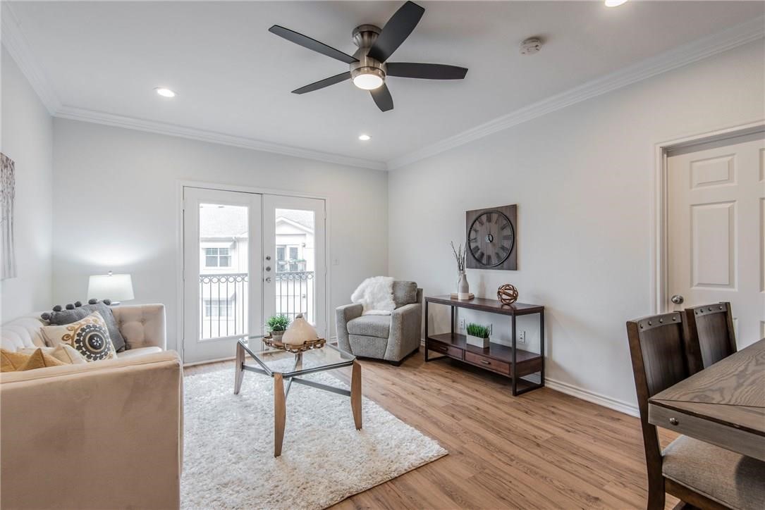 3102 Kings Road 2304