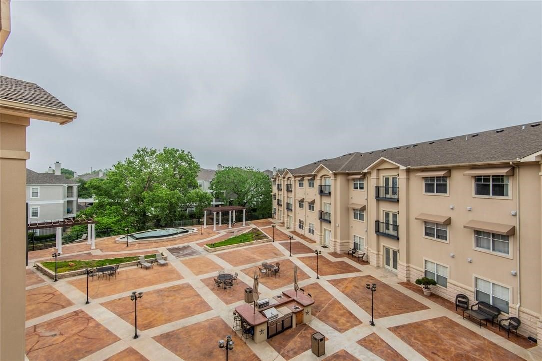 3102 Kings Road 2304