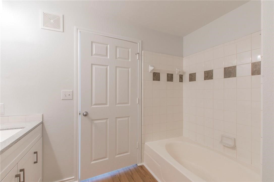 3102 Kings Road 2304