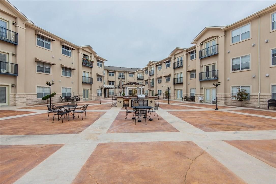 3102 Kings Road 2304