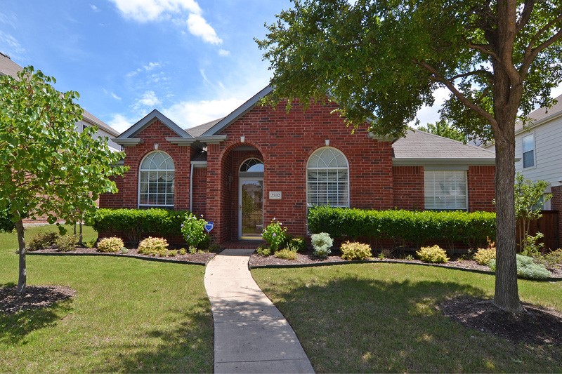 2332 Ravenhurst Drive