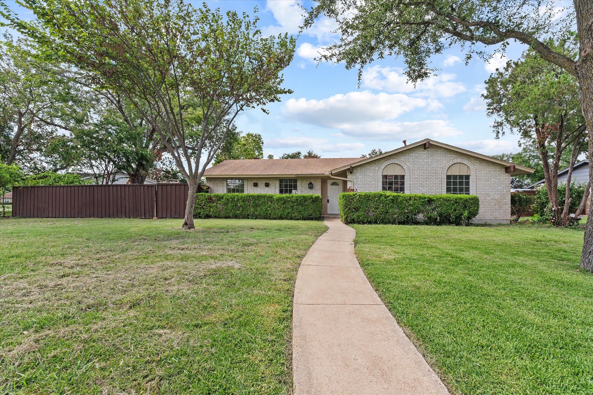 2804 Royal oaks Drive