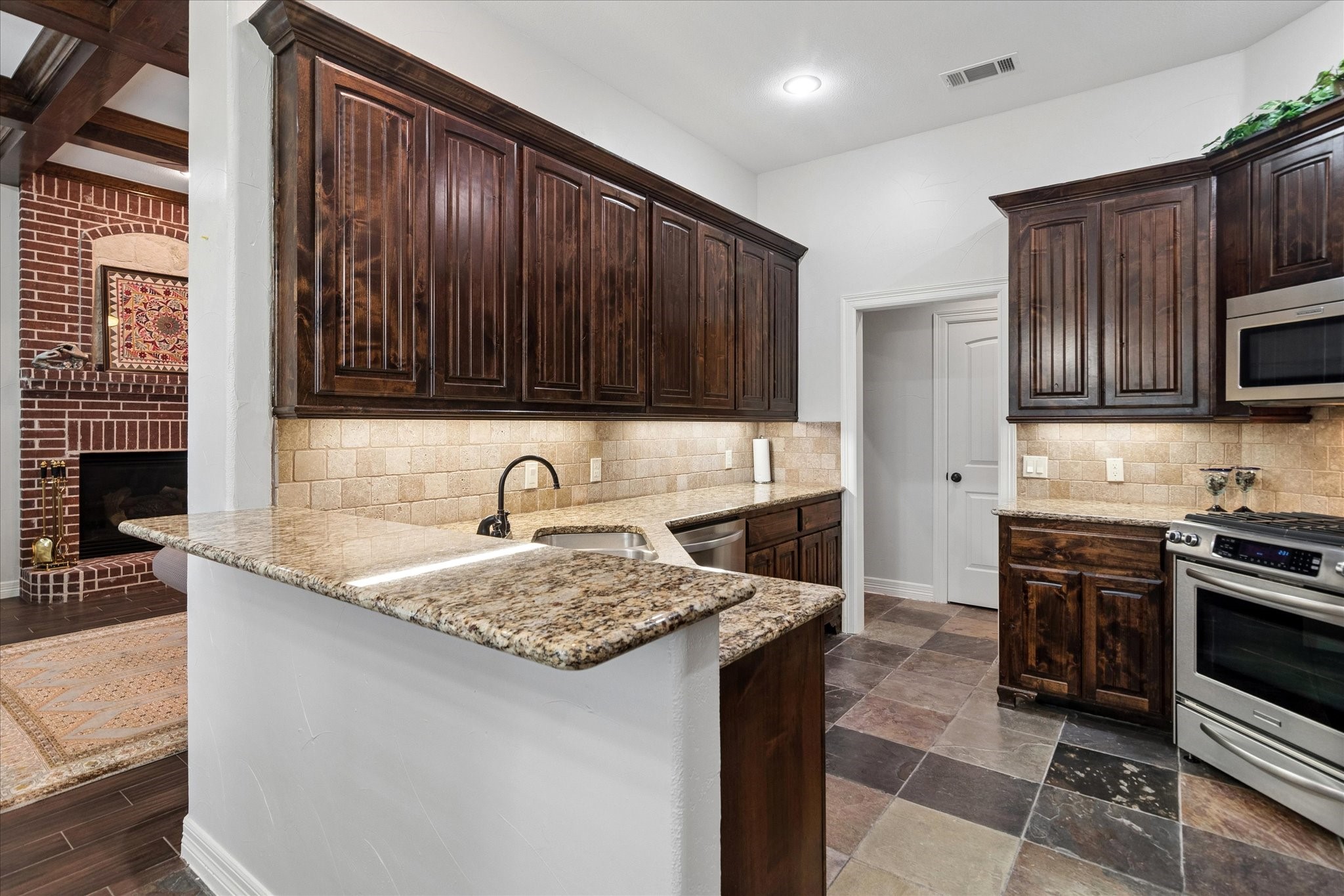 2928 Overland Trail