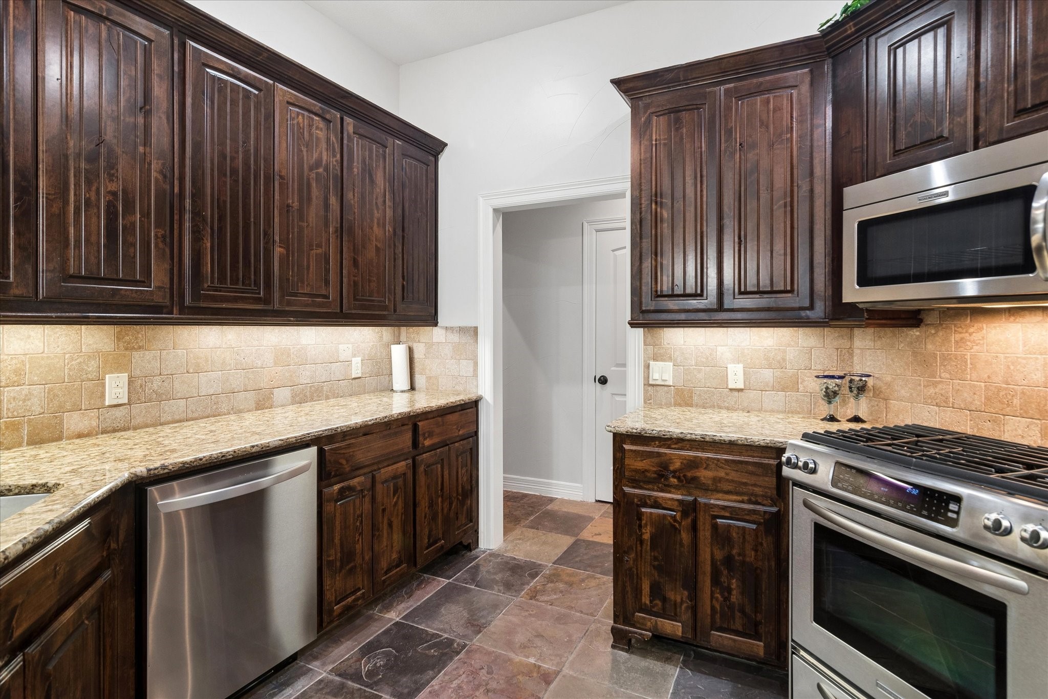 2928 Overland Trail