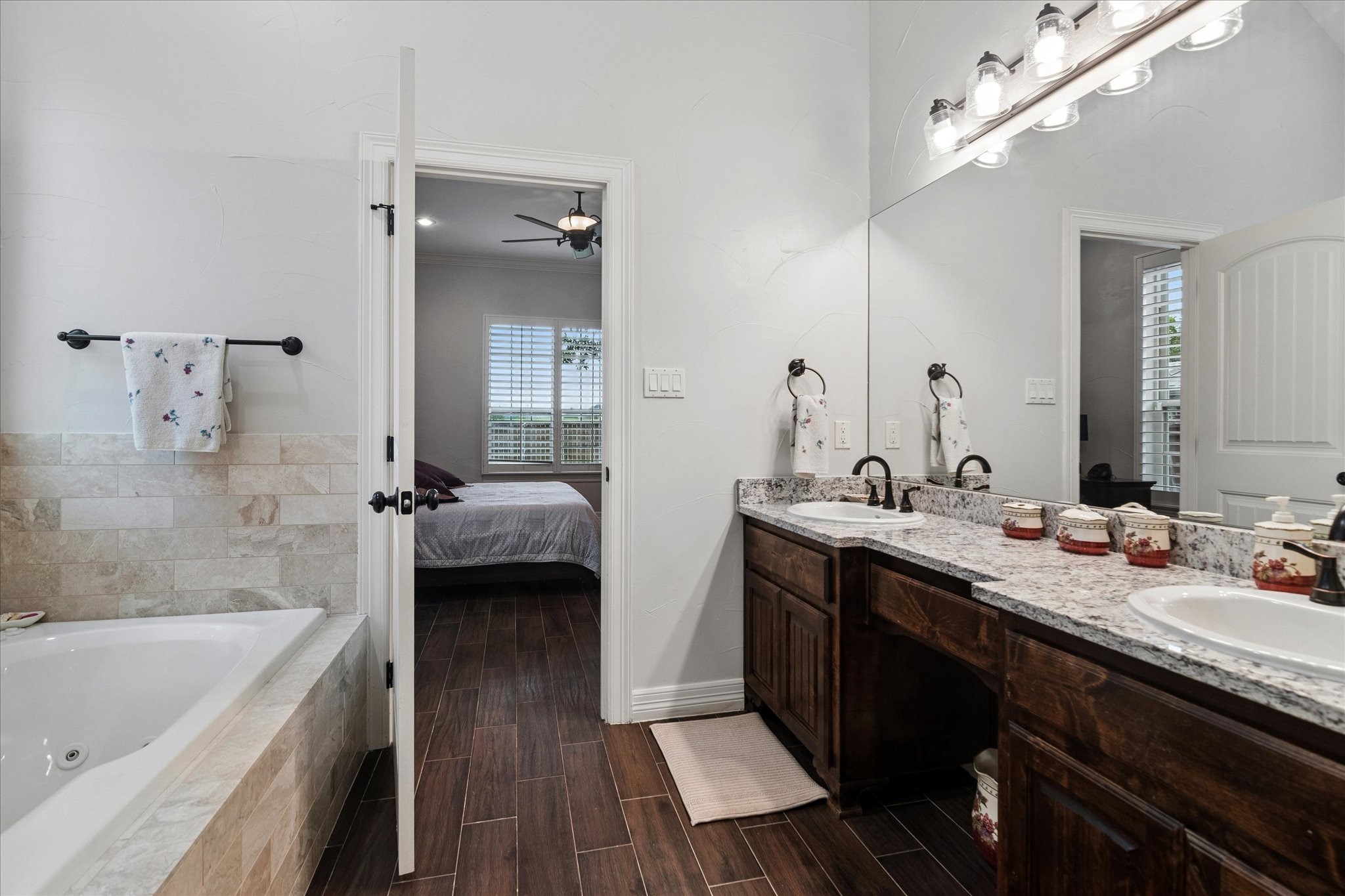 2928 Overland Trail