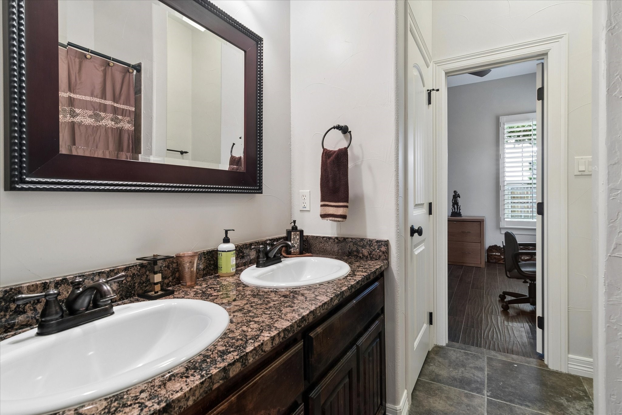 2928 Overland Trail