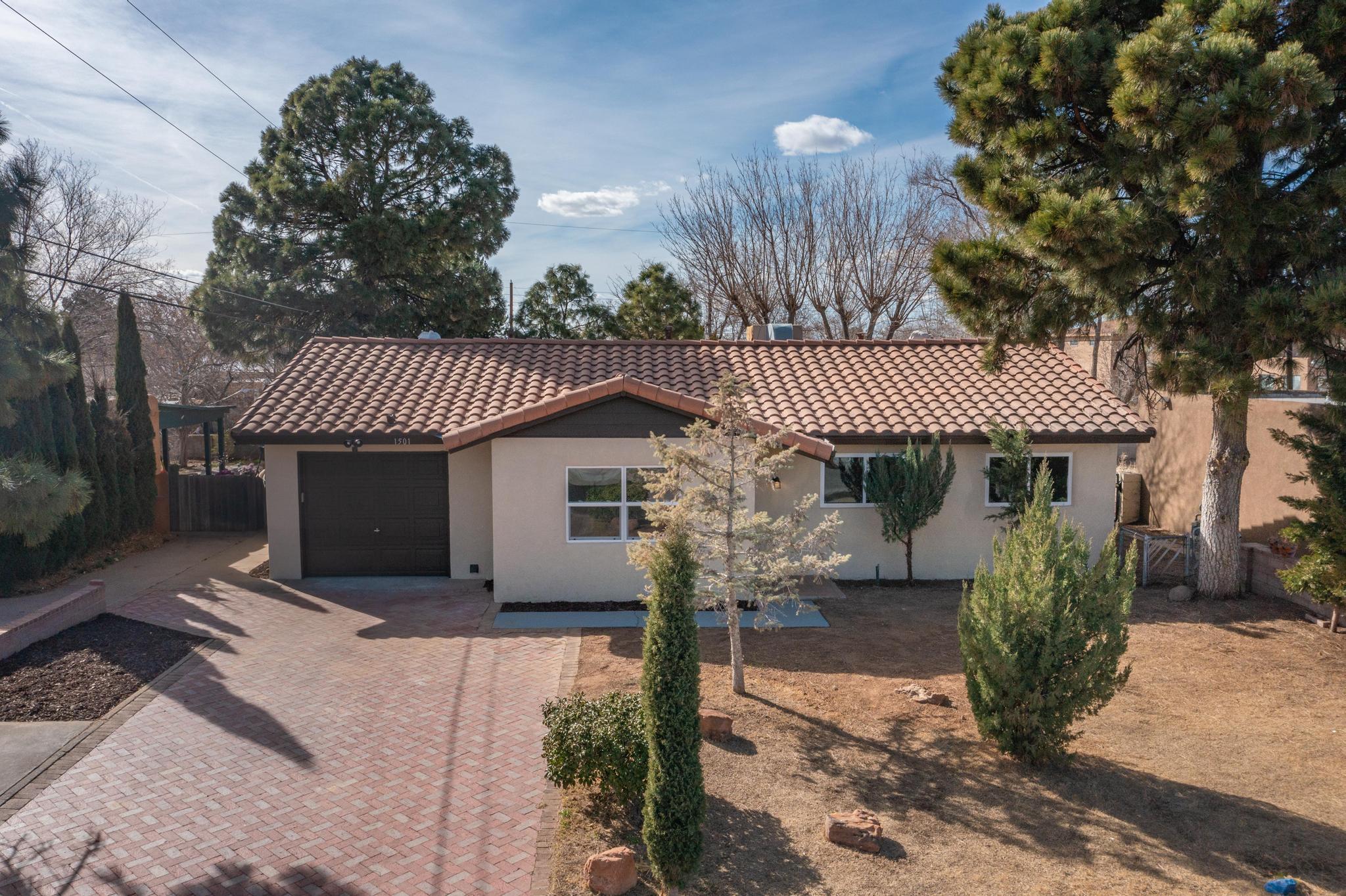 1501 Espejo Street NE