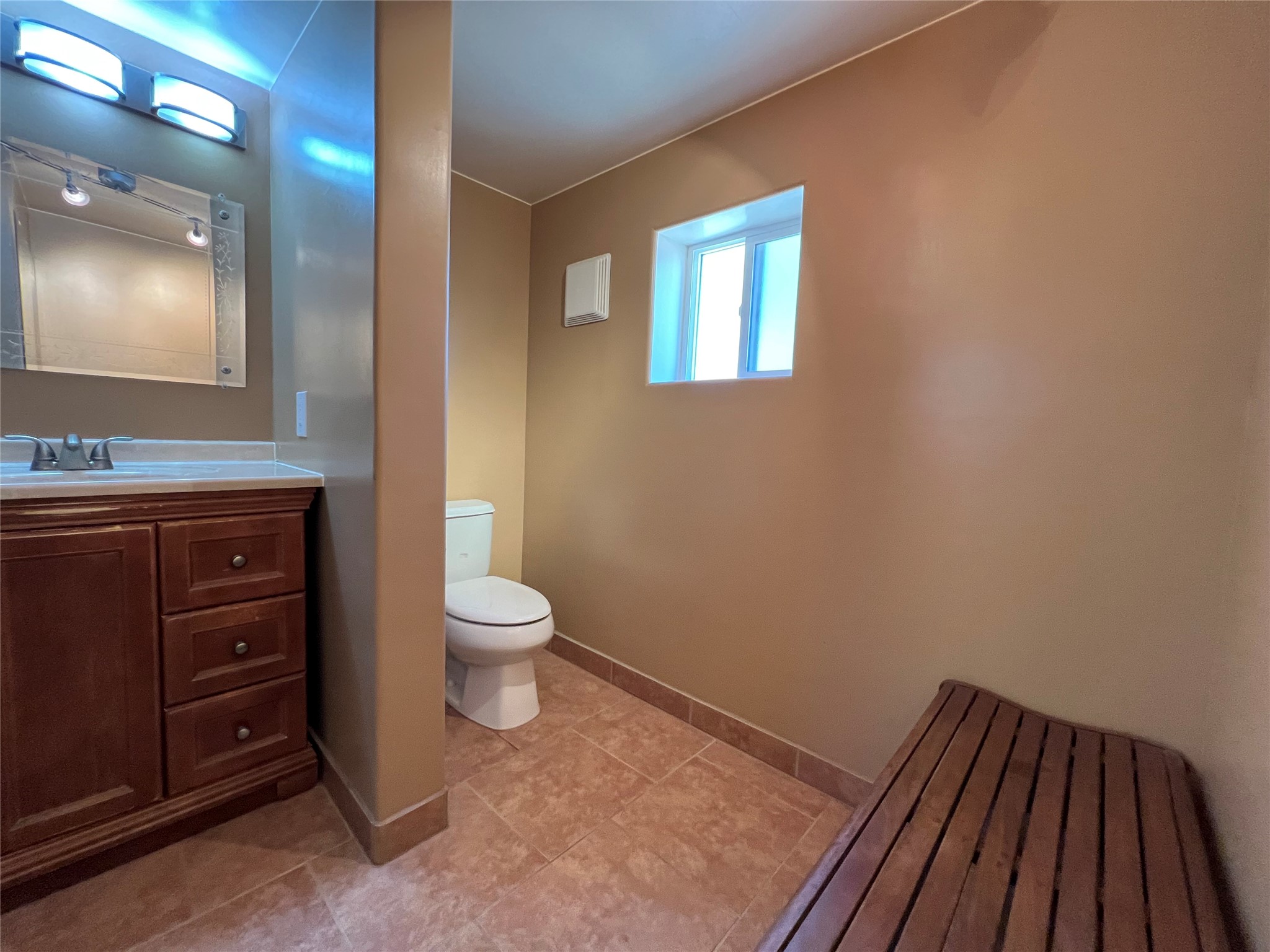 6487 Calle Kryshanna