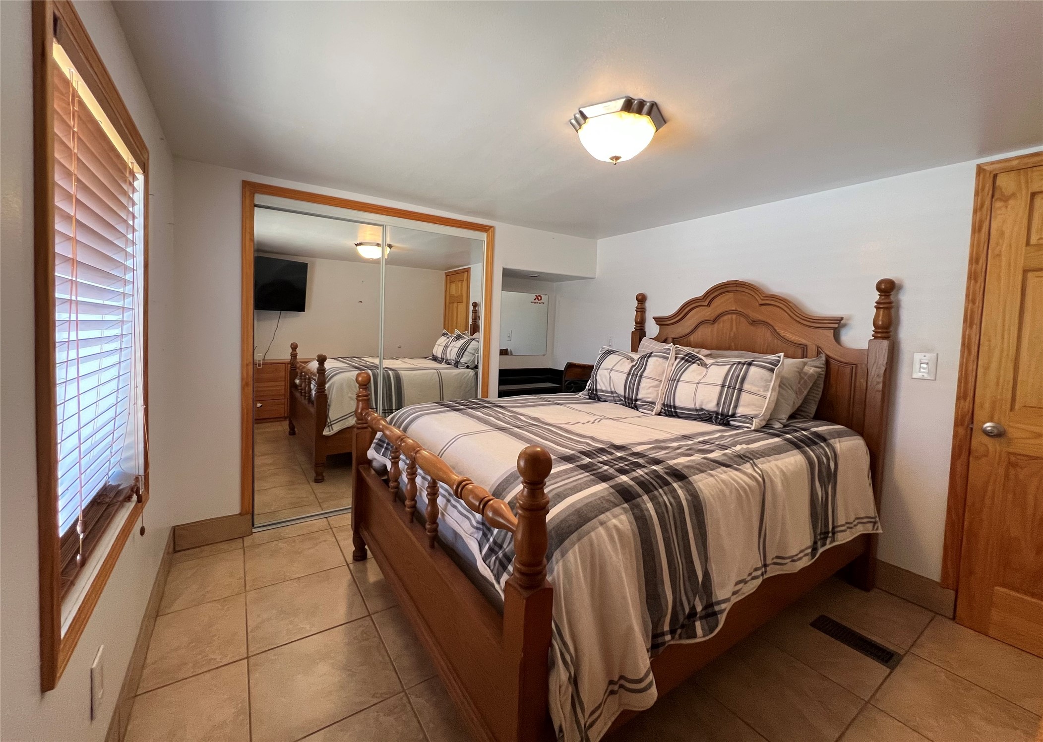 6487 Calle Kryshanna
