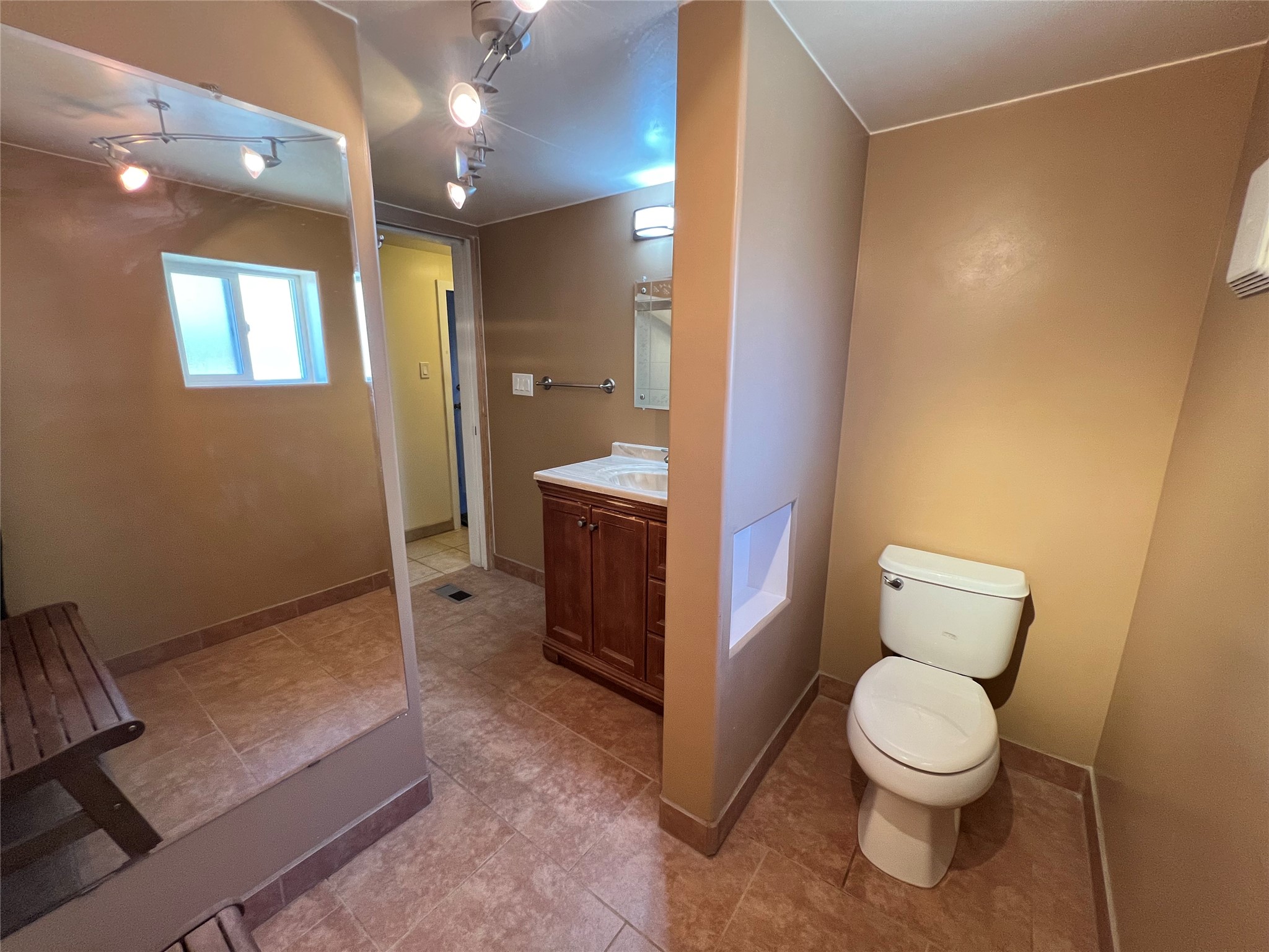 6487 Calle Kryshanna