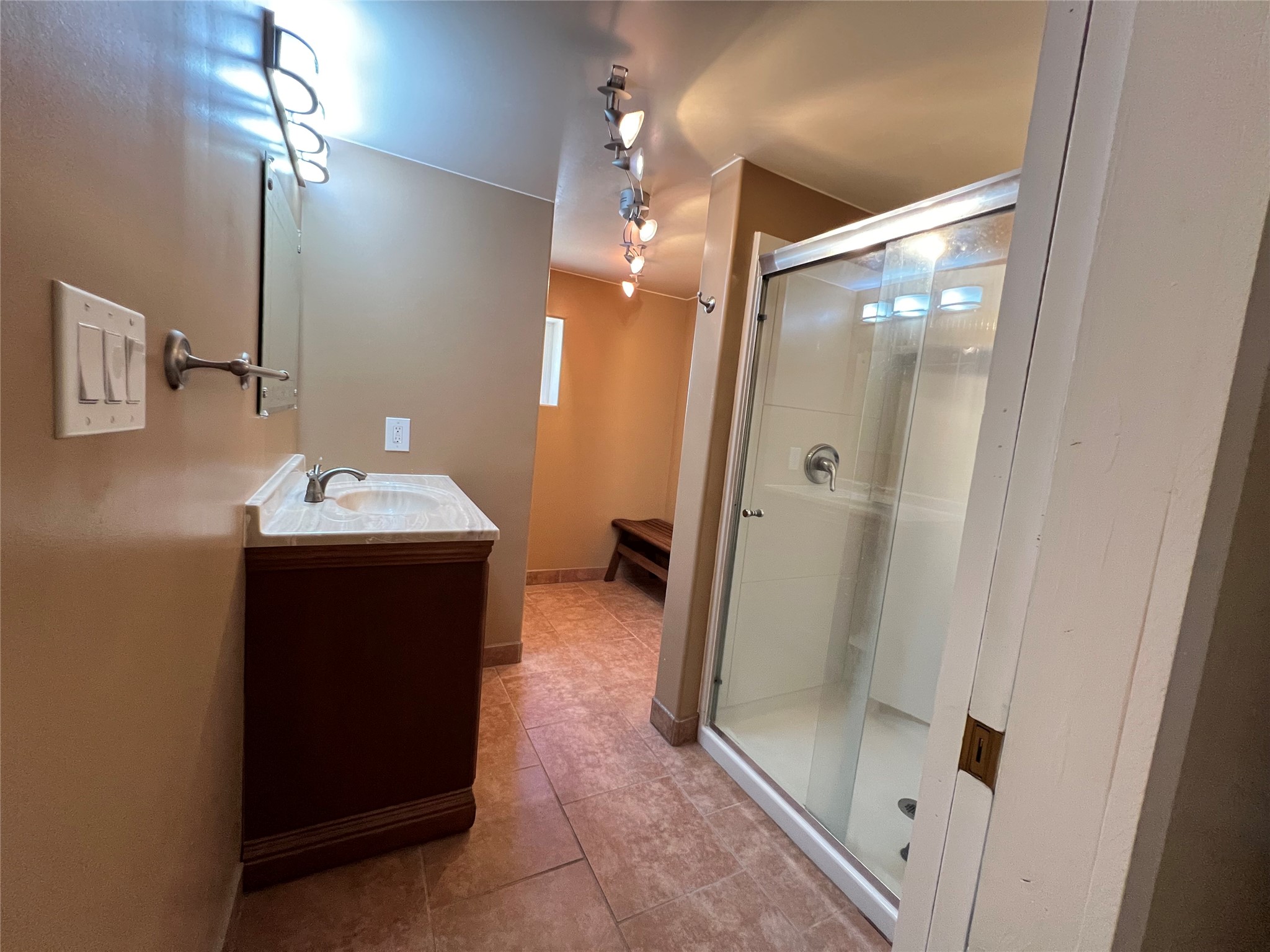 6487 Calle Kryshanna