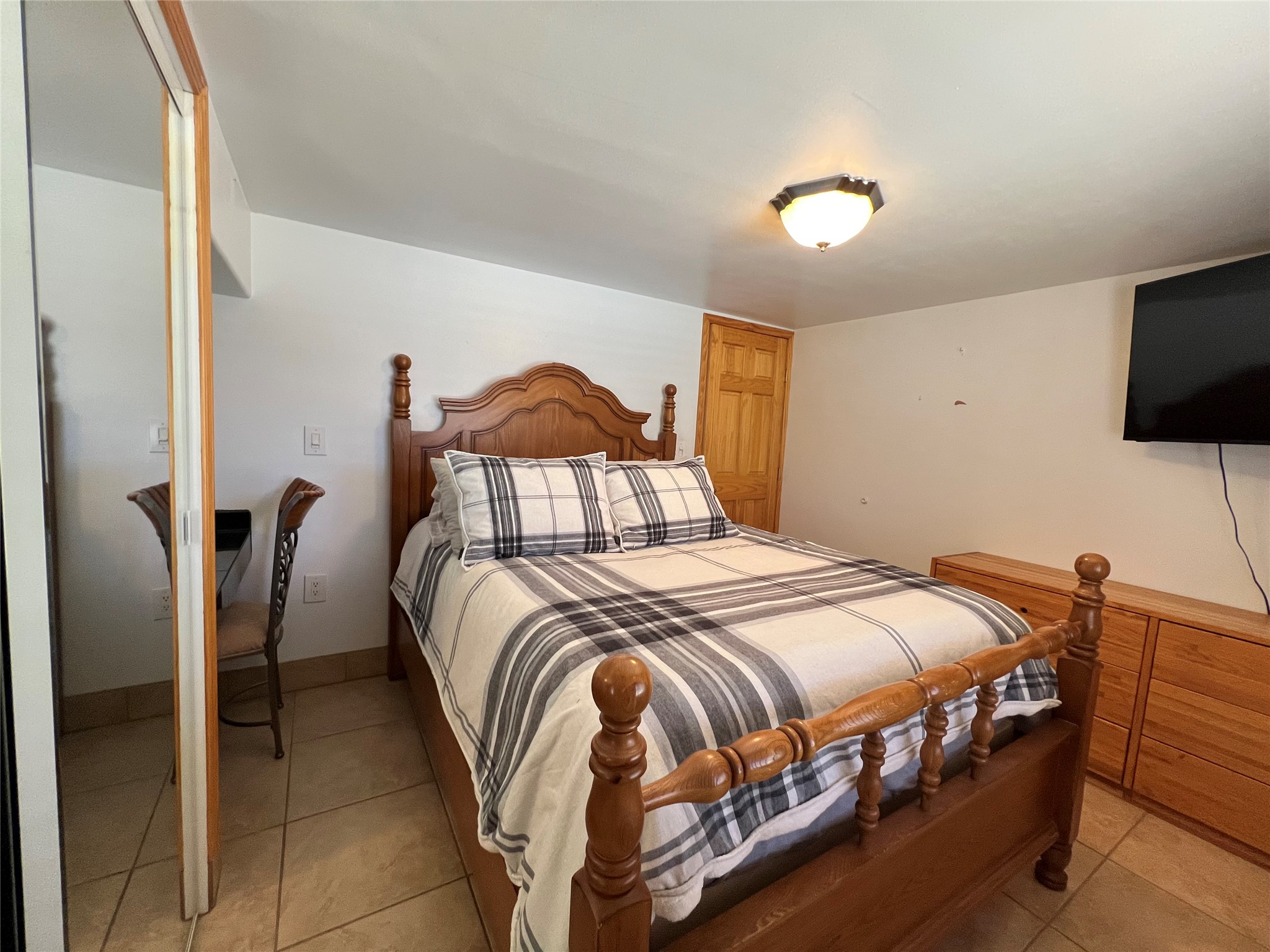 6487 Calle Kryshanna